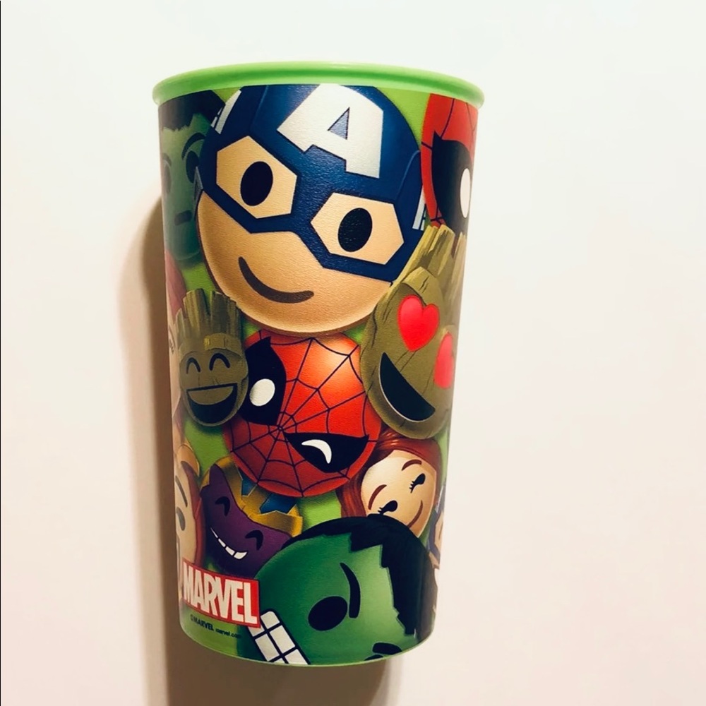 Marvel comics characters 18 oz. cup